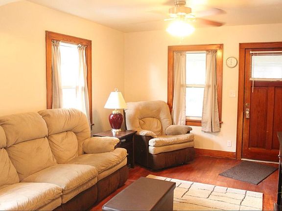 Living room/dining combo
