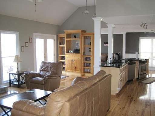 5th image of 96 Seabreeze Way