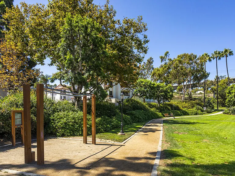 La Jolla Blue Apartments — Photo 20