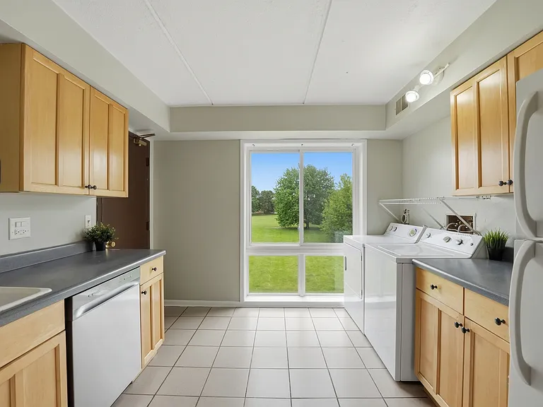 5513 Chateau Dr #4 — Photo 7