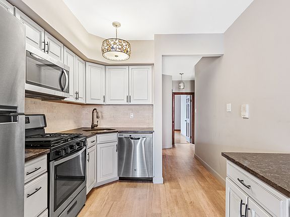 3rd image of 496 11th St APT 3