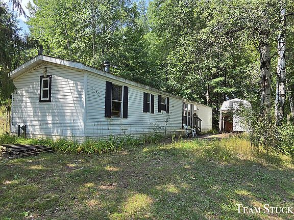 4th image of 18542 Nine Mile Rd