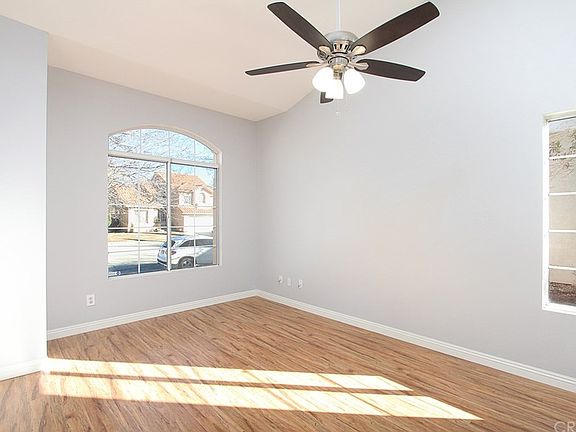 4th image of 37635 Arlington Ct