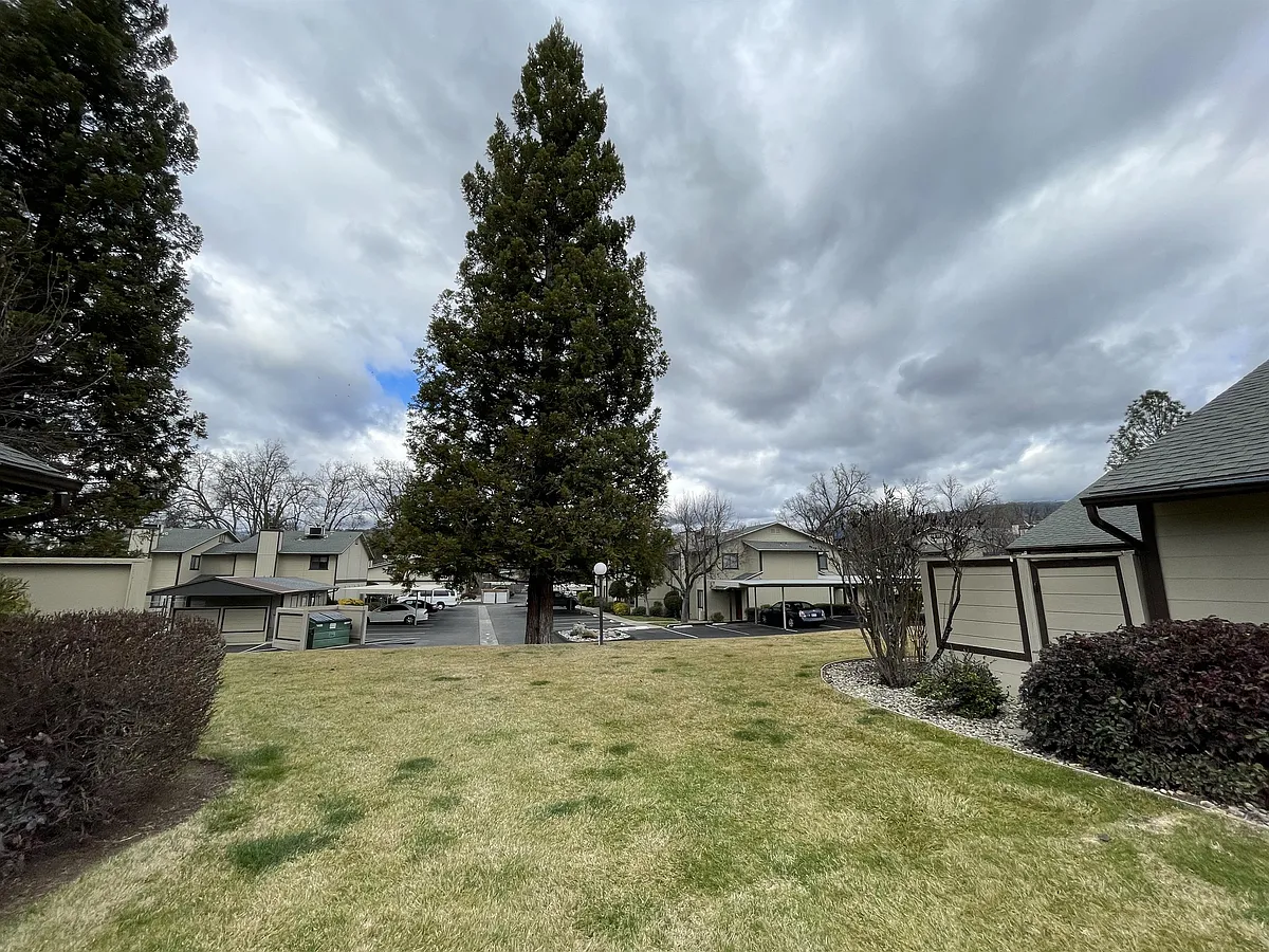 Building Photo - 49400 River Park Rd #52-52-52