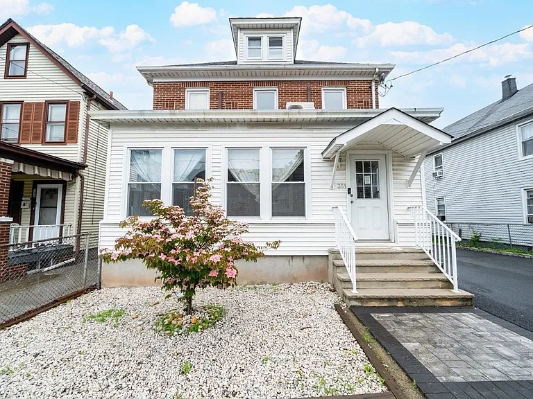 351 Somerset St — Photo 2
