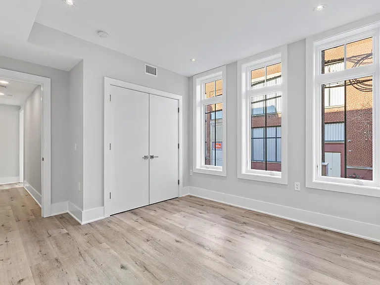 727 Adams St — Photo 13