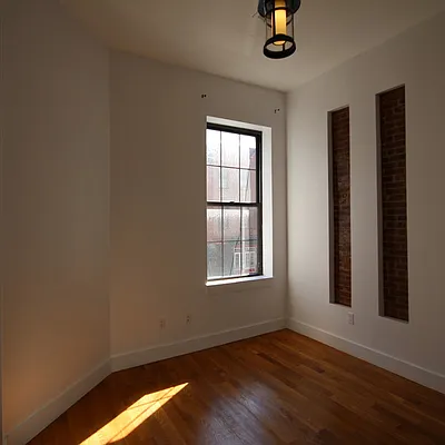 Rented by Nooklyn NYC LLC | media 43