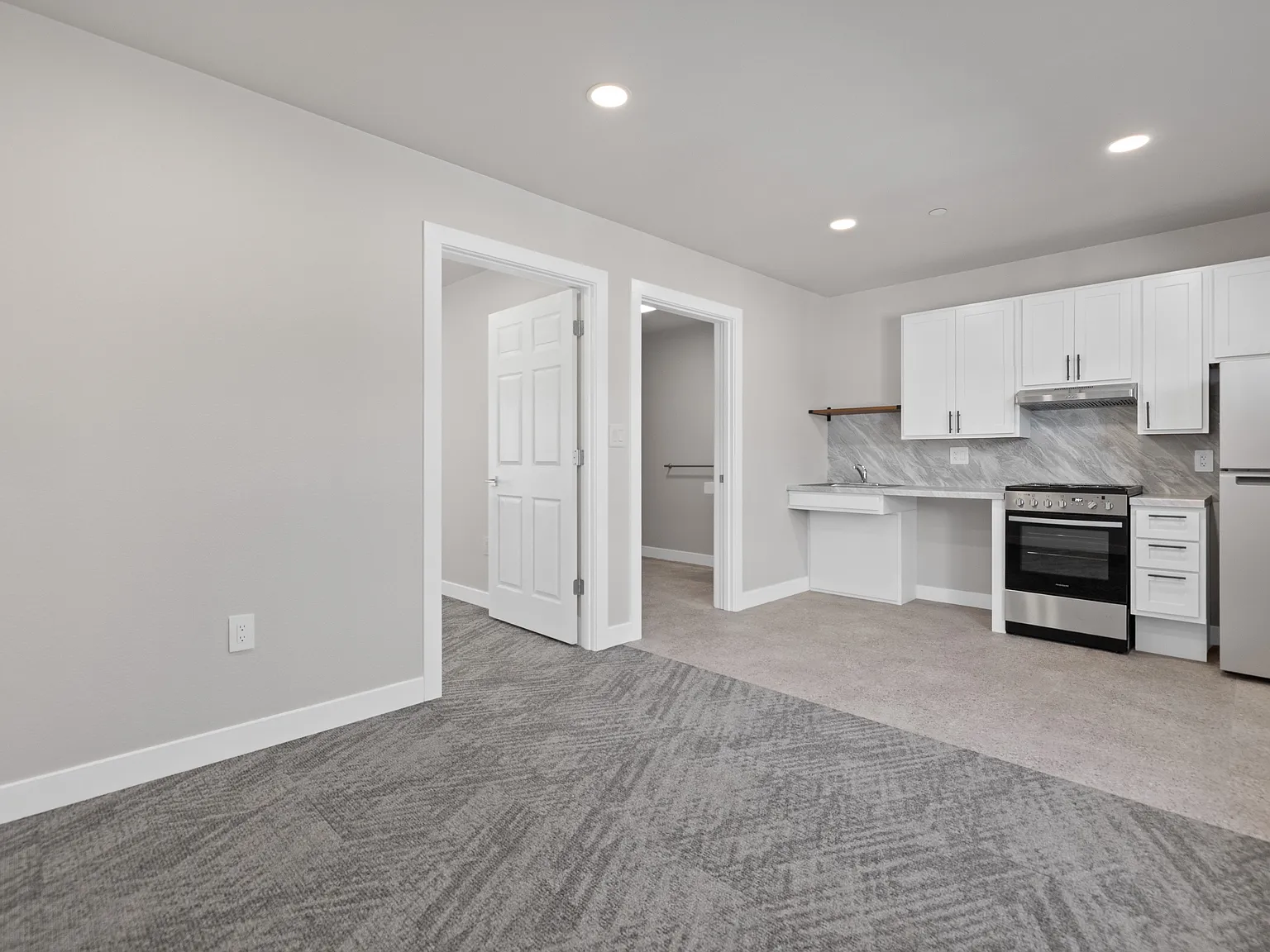 Ponderosa Apartments — Photo 1