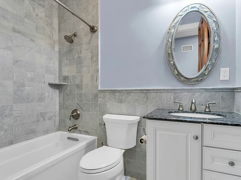 11 Plandome Dr — Photo 20