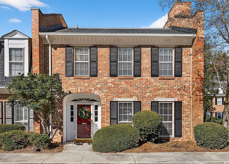 1st image of 14 Bassett Hall Pl NW #14