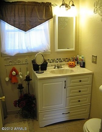5th image of 414 W Seagoe Ave