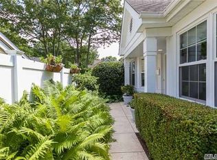 2 Huntington Ct, Ridge, NY 11961