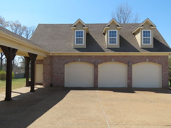 3 Car Garage Upstairs Bonus