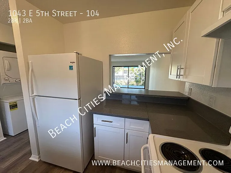 1043 E 5th St #104 — Photo 12