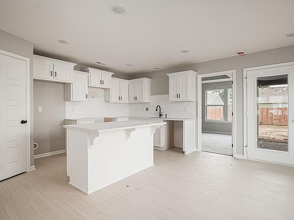 3rd image of 908 2nd St
