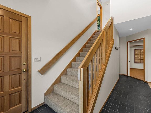 4th image of 575 Dogwood Way