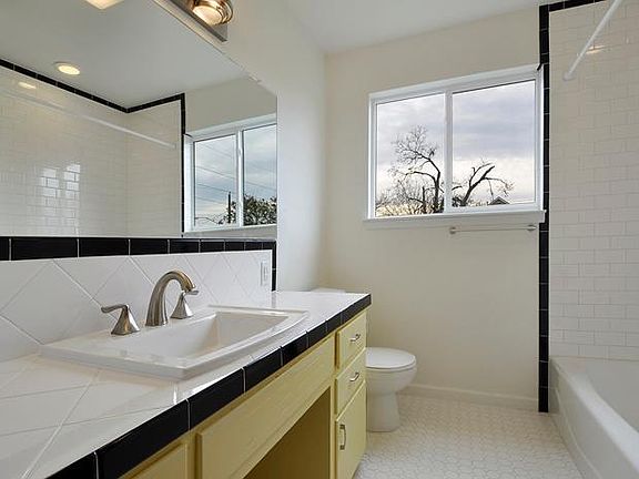 4th image of 1909 Leona St APT 201