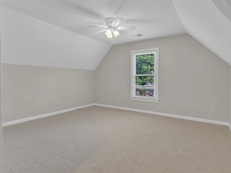 636 Fox Chase Cv N — Photo 28