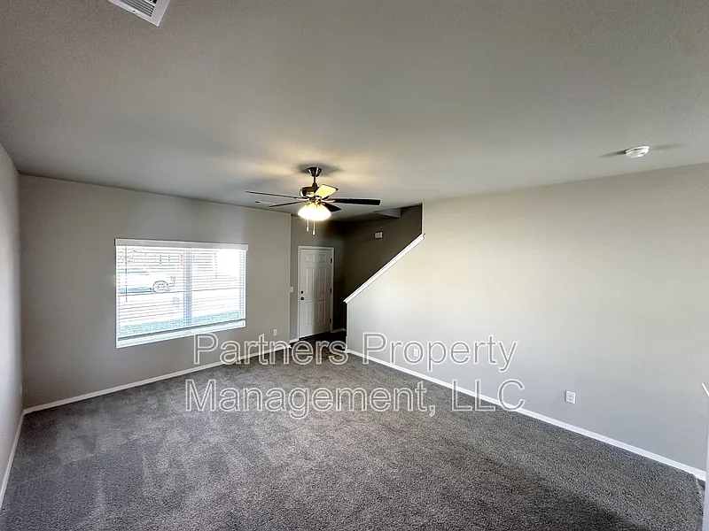 5 bed, 3.5 bath, 2362 sqft, $1,750 — Photo 3