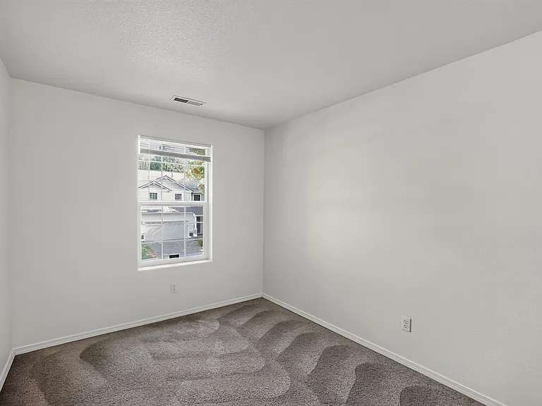 5146 NE Schoeler Cir — Photo 12