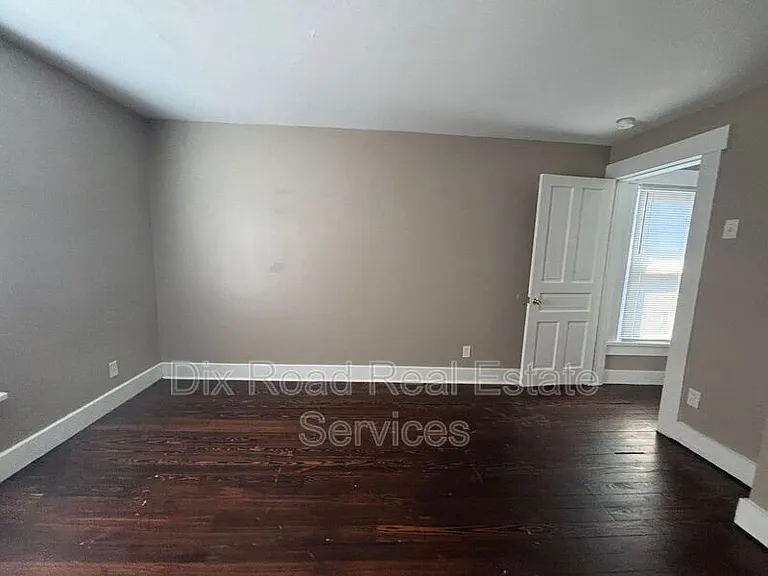 67 S McGee St — Photo 22