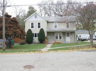 121 Hoy Ave #E, Woodstock, IL 60098