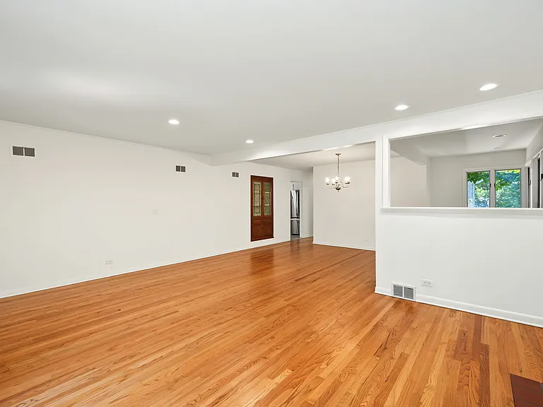 673 N Park Blvd — Photo 6