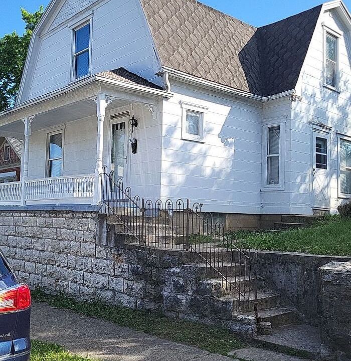 1st image of 115 Alberta St
