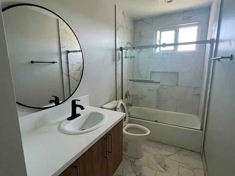 1819 S Manhattan Pl — Photo 32