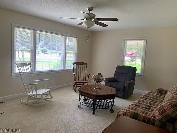 3rd image of 2306 Woodland Dr