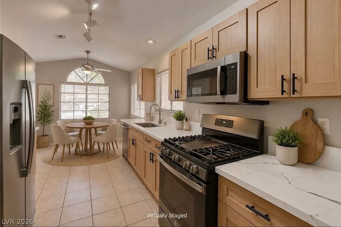 2 bed, 1396 sqft, $1,900 — Photo 2