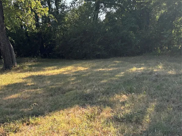 724 Mill St, Gainesville, TX 76240