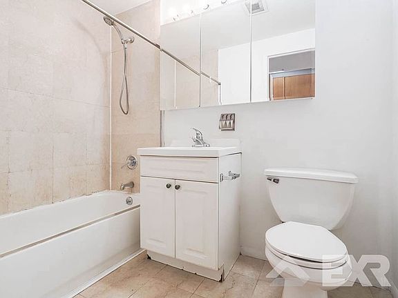 5th image of 530 W 47th St APT 5A