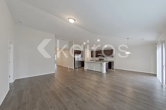 107 Lord Effingham Way — Photo 4