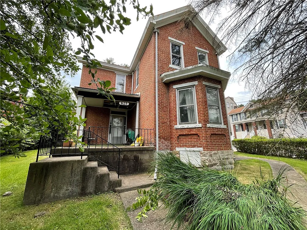 625 Highland Ave photo 1