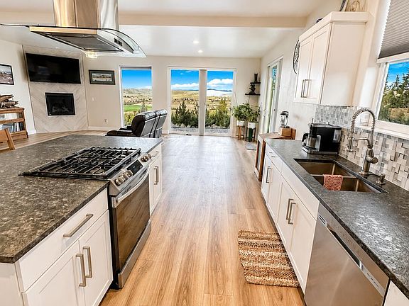 5th image of 1901 NE Camas Ln
