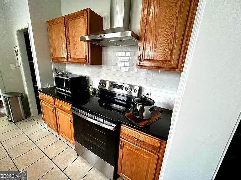 259 N Oliver St #A — Photo 16