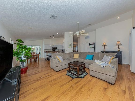 3rd image of 5040 Southern Pine Cir