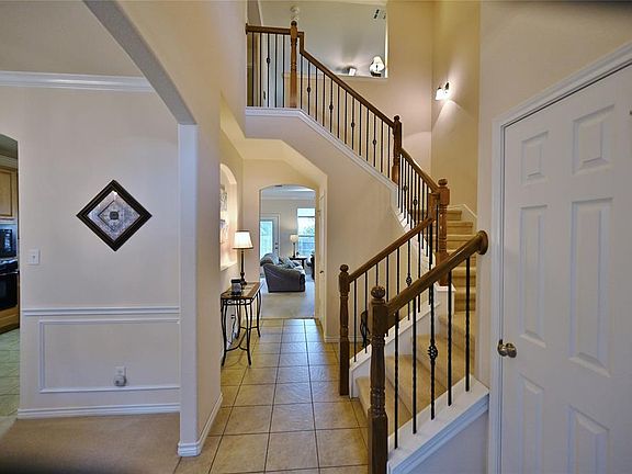 3rd image of 321 Hidden Knoll Dr