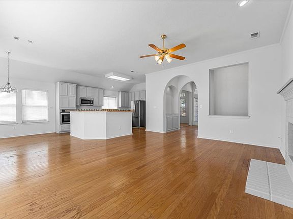 4th image of 8408 Falconet Cir