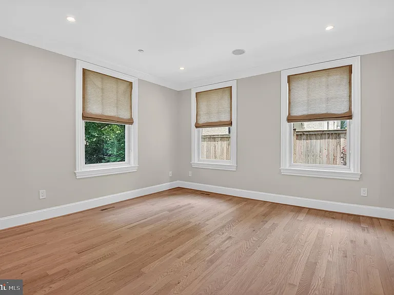 5718 Huntington Pkwy — Photo 18