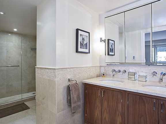5th image of 200 E 66th St APT B706