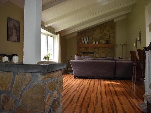 4th image of 57 Helen Dr