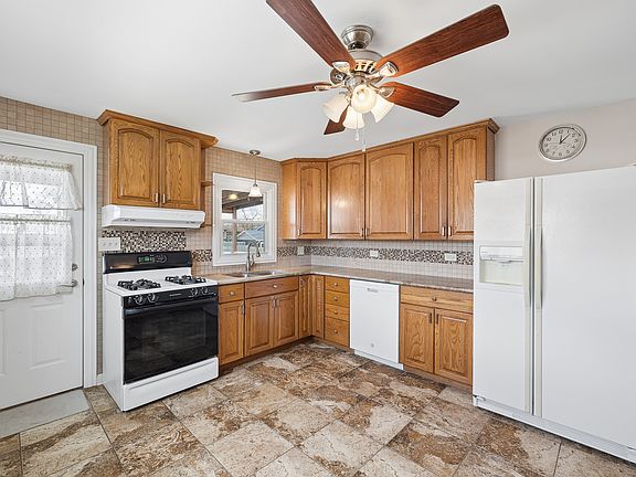 4th image of 15257 Rob Roy Dr