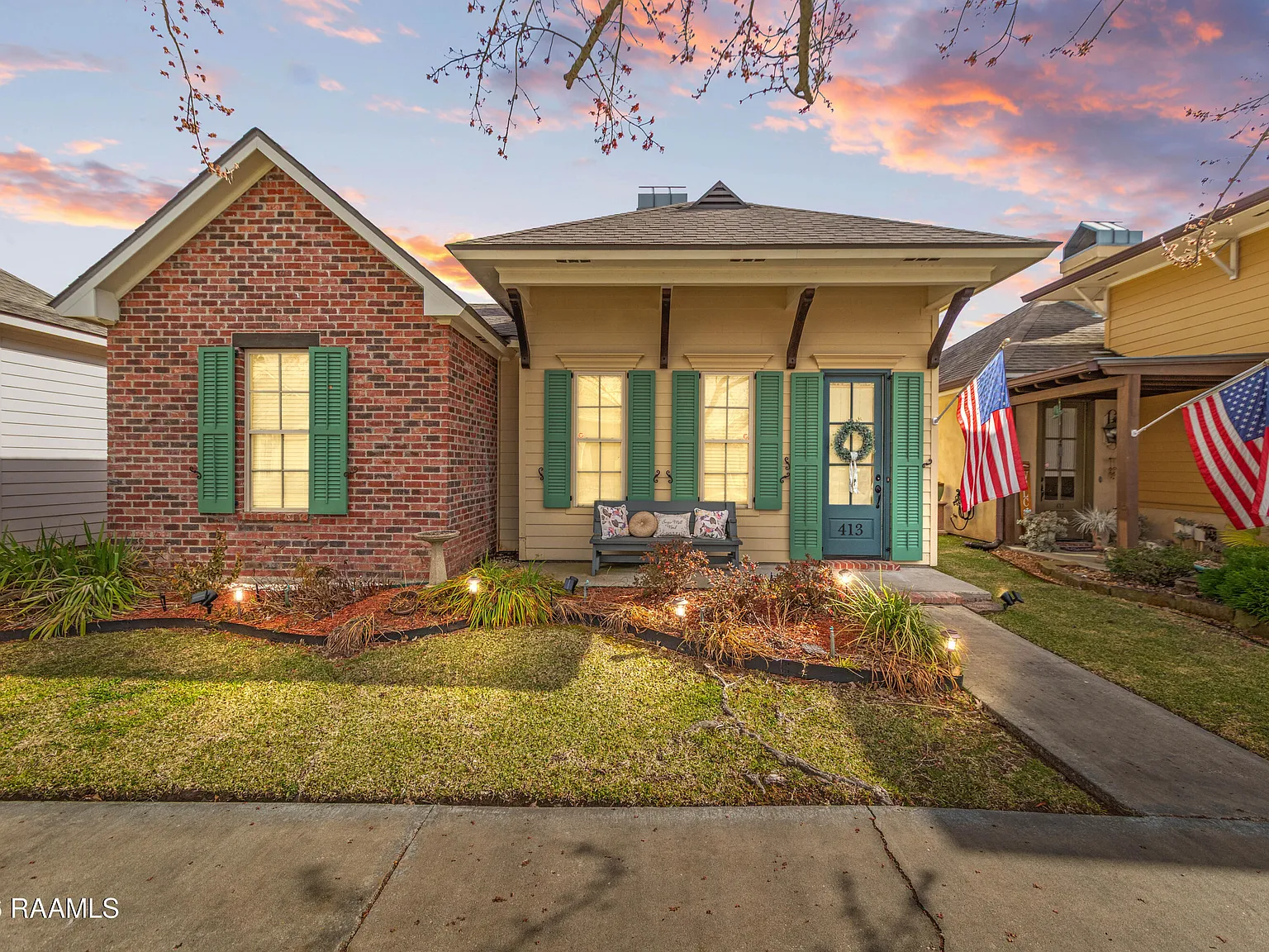 3 bed, 2.0 bath, 1976 sqft, $2,600 — Photo 2