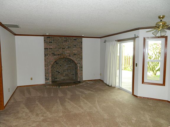 5th image of 1103 SE 54th Ave
