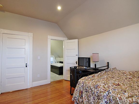5th image of 3815 18th St