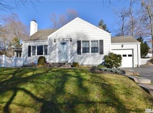 1 Patton Pl, Huntington, NY 11743