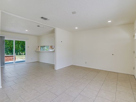 4th image of 7505 Valley Oak St