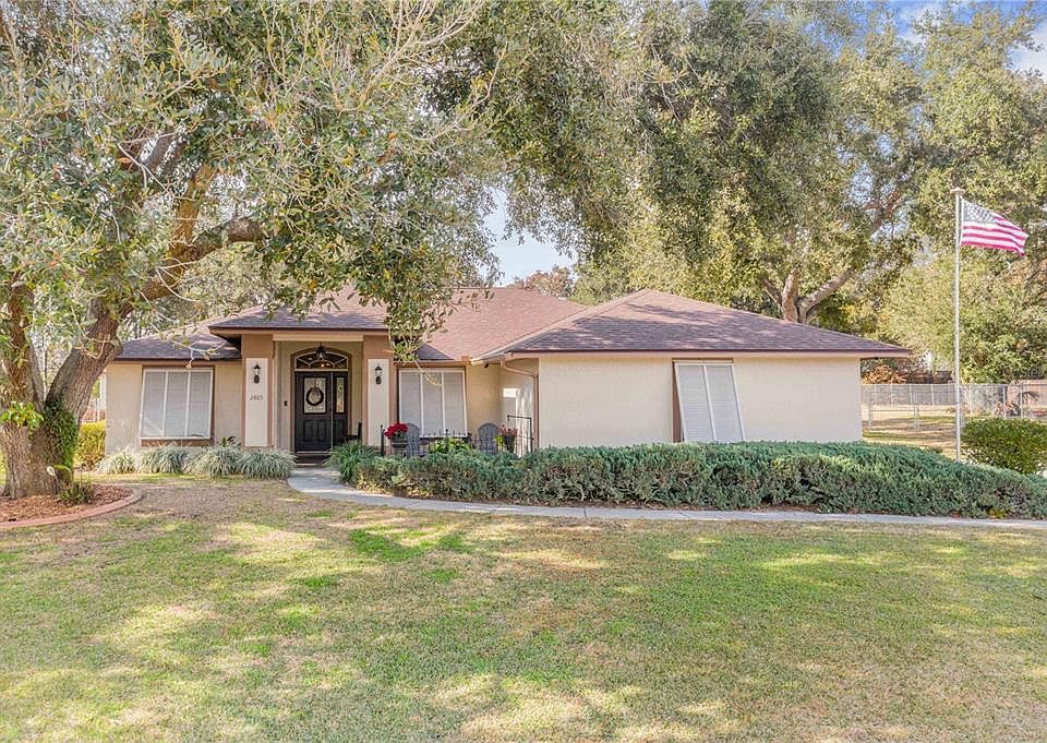 1st image of 2865 Pond View Dr